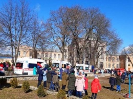Слезоточивый газ уложил в больницу 16 детей: что произошло в школе на Киевщине