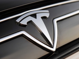 Исследователи нашли, как заставить автопилот Tesla превышать скорость