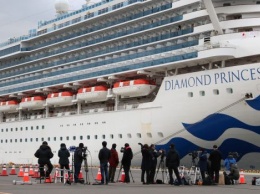 На Diamond Princess коронавирусом заразились 620 человек, сотни пассажиров покинули лайнер