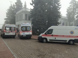 В Харькове готовятся встречать самолет из Уханя, а возле госпиталя под Полтавой уже столкновения жителей и полиции. Фото и видео