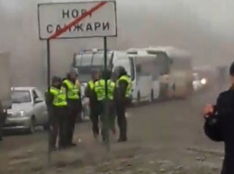 В Новых Санжарах блокируют дорогу из-за эвакуированных из Ухани, есть задержанные
