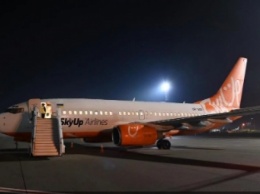 Самолет с эвакуированными украинцами сменил курс - вместо Борисполя сядет в Харькове