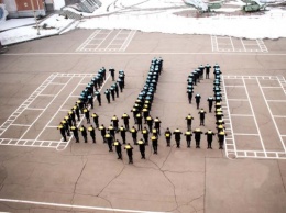 В Днепре будущие правоохранители провели масштабный флешмоб, посвященный украинскому гербу