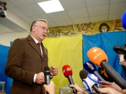 Интерпол отказал России по делу экс-министра Украины
