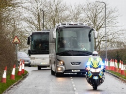 Без паники и блокирования дорог: в Британии организовали карантин для прибывших из Уханя (ФОТО)
