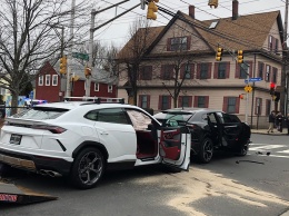 Подростки разбили два угнанных Lamborghini Urus