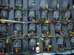 На Аллее Героев Небесной сотни в Киеве зажгли лучи достоинства