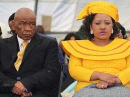 Премьер-министру Лесото предъявили обвинение в убийстве жены