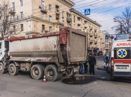 Жуткое ДТП: в центре Днепра грузовик переехал мужчину