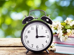 Украинцам напомнили о переводе часов на летнее время