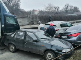 На проспекте Науки в Киеве случилась серьезная авария