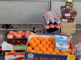 Уделали псевдопатриотов: переселенцы Донбасса привезли продукты эвакуированным из Уханя