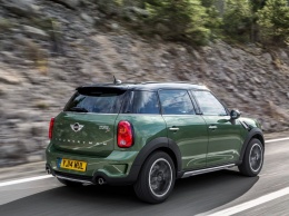 Обновленный Mini Countryman показали на фото