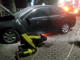 Ночной автопожар на проспекте Ушакова в Херсоне