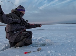 Трагедия в Харьковской области: двое рыбаков ушли под лед - спасатели оказались бессильны