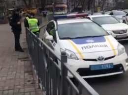 Вся жизнь пронеслась перед глазами: в Киеве неадекват на полной скорости снес остановку с людьми (фото, видео)