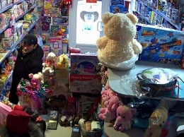 В одном из спальных районов Запорожья ограбили магазин игрушек (ФОТО)