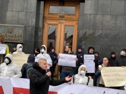 Аваковирус: Активисты передали привет министру внутренних дел
