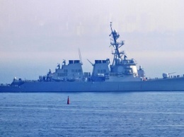 Американский эсминец USS Ross направляется в Черное море