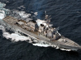 Американский ракетный эсминец USS Ross класса Arleigh Burke направляется в Черное море