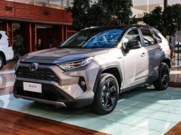 Новый Toyota RAV4 с вариатором оказался лучше версии с АКПП