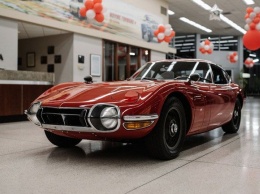 Легенрадый спорткар Toyota 2000GT уйдет с молотка