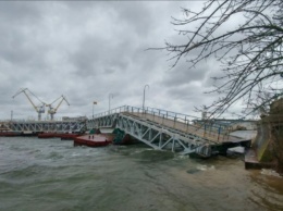 «Юлия» разбушевалась: в Одессу циклон принес песчаную бурю, в Николаеве - снес мост (ФОТО, ВИДЕО)