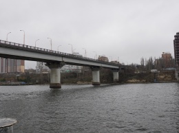 В Николаеве из-за шторма перекрыли Ингульский и Варваровский мосты ждя грузовиков