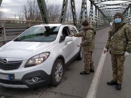 Коронавирус: на границе с ЕС проверяют приезжих