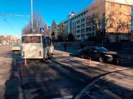 Авария на проспекте Соборном: авто влетело в маршрутку c пассажирами