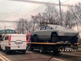 В Киеве появился электропикап Tesla Cybertruck