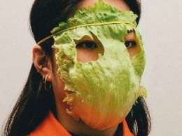 Фотограф создал шокирующую серию альтернативных масок от вирусов