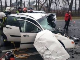 На трассе Киев - Чоп в ДТП с тремя авто погибли два человека