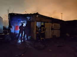 На Троещине в Киеве горели гаражи
