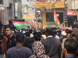 Более 20 человек погибли во время протестов в столице Индии