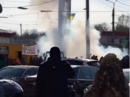 Харьков колотит: облсовет штурмуют охотники, на Барабашова начали жечь шины - силовики в полной готовности