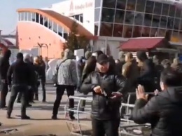 Выстрелы и взрывы: что сейчас происходит на Барабашово в Харькове. ВИДЕО