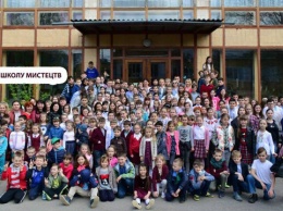 В Тернополе протестуют против закрытия единственной в Украине профсоюзной школы искусств