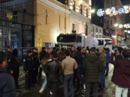 В Стамбуле начались протесты под российским посольством из-за ситуации в Идлибе