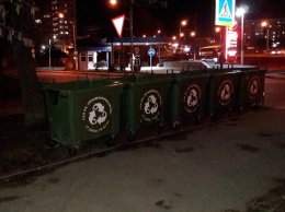 В Симферополе меняют мусорные баки