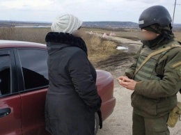 На Донбассе на блокпосту задержали женщину, которую подозревают в причастности к вооруженным формированиям РФ