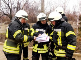 В Попаснянском областном психоневрологическом интернате спасатели провели тактико-специальные учения