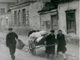 Архивное фото возвращения людей в Киев после немецкой оккупации растрогало сеть