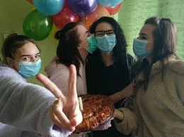 В Новых Санжарах отметили день рождения эвакуированной из Китая
