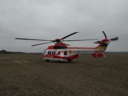 Вертолеты помогают в поиске двух рыбаков, что пропали в Киевском море. Видео
