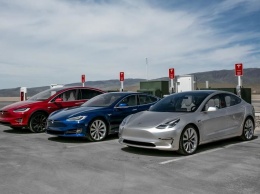 Какой из трех электрокаров Tesla оказался быстрее?