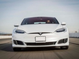 Cамую быструю модель Tesla определили в гонке на 400 метров [ВИДЕО]