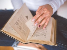 Ученые назвали книги, чтение которых улучшает работу мозга