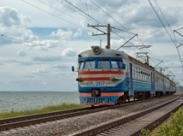 Пассажиры жалуются на навязчивый сервис в электричке "Запорожье-Мелитополь" (фото)