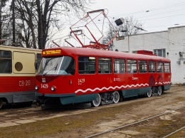 Все трамваи Днепра собираются перекрасить в «гранатово-красный» цвет